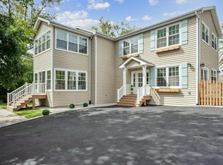 8929 O'Neill Dr, Burr Ridge, IL 60527