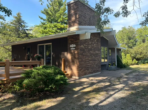 10003 Church Rd, Barrington, IL 60010