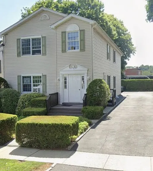 Seneca Ave — Photo 3
