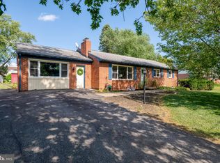 2480 Ellendale Dr, Lancaster, PA 17602