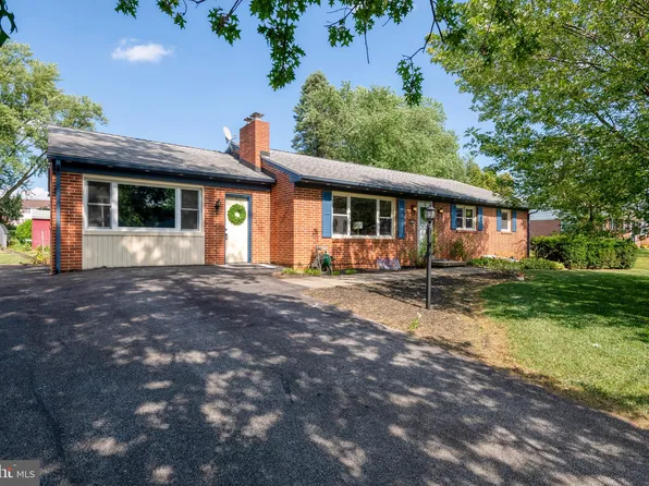 2480 Ellendale Dr, Lancaster, PA 17602