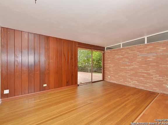 4th image of 202 Audrey Alene Dr