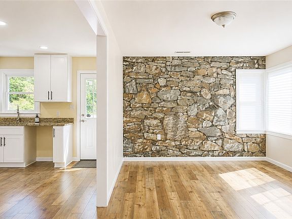 5th image of 605 Hampton St