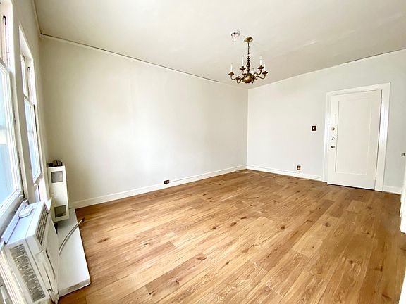 3rd image of 1930 Whitley Ave APT 204
