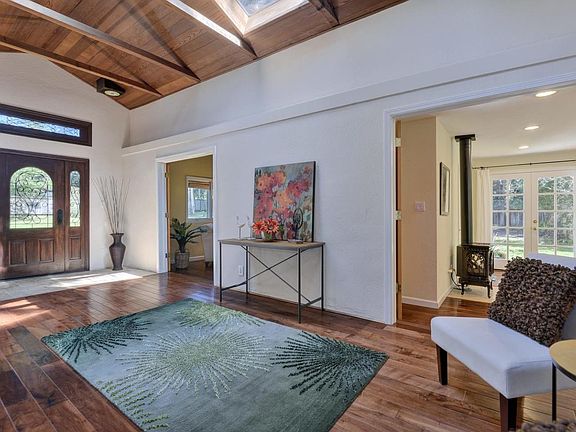 5th image of 550 Miramar Dr