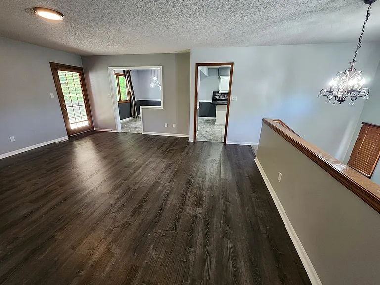 1904 Crescent Dr — Photo 4