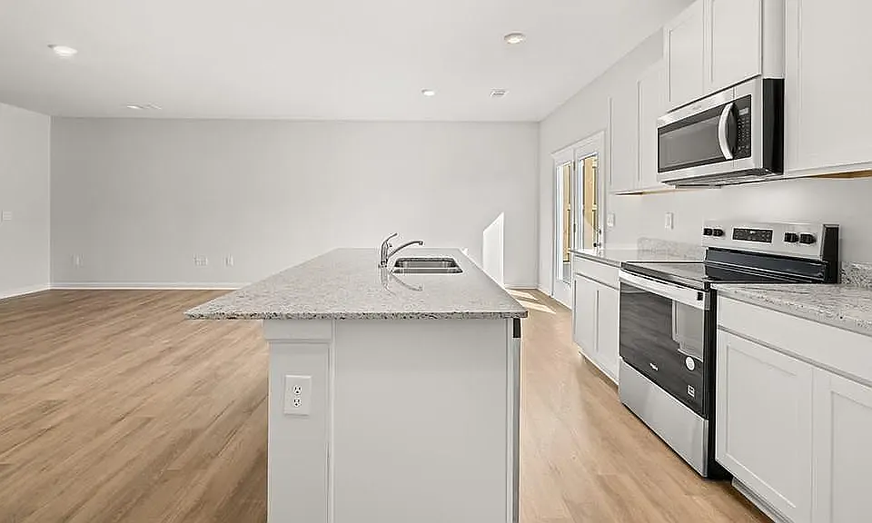 3 bed, 1877 sqft, $2,150 — Photo 4