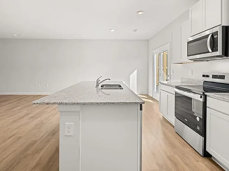 210 Deerberry Dr — Photo 3