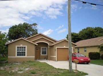 1st image of 207 NE 11th Ave
