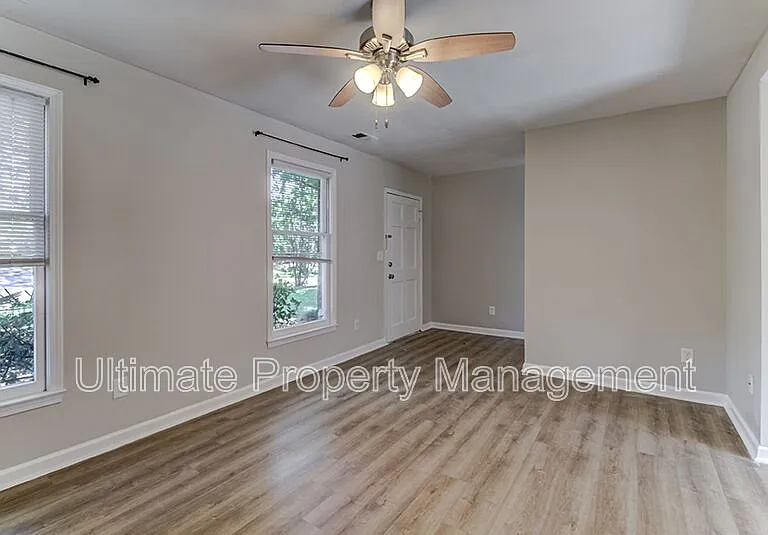 5038 Shelley Dr — Photo 2