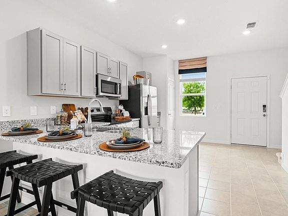 5th image of 694 Gladstone Way
