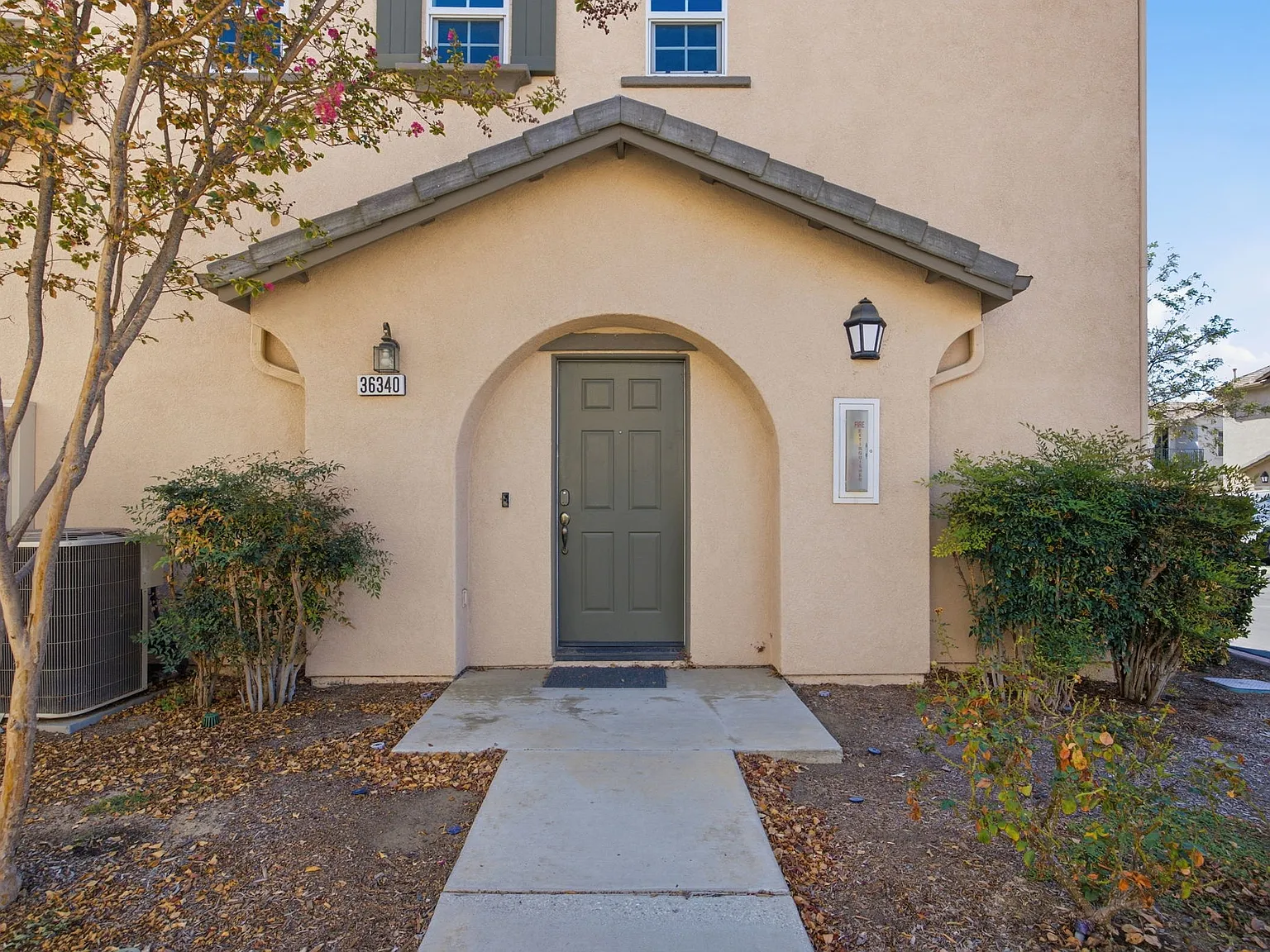 2 bed, 1053 sqft, $2,400 — Photo 3