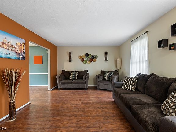 4th image of 1592 Ireland Ave