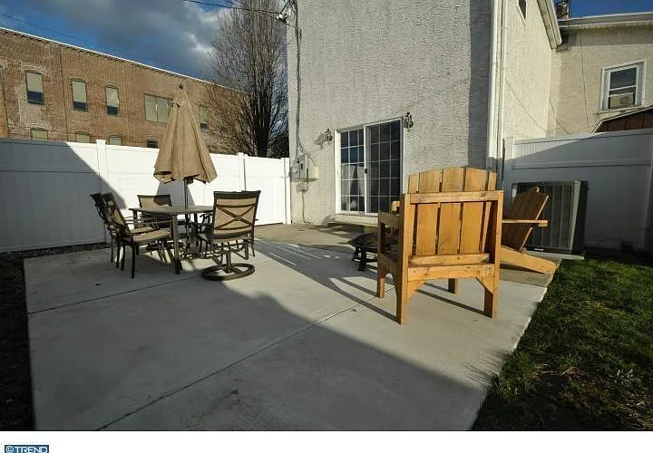 530 Harry St — Photo 10