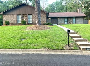 206 Carriage Hills Dr, Jackson, MS 39212