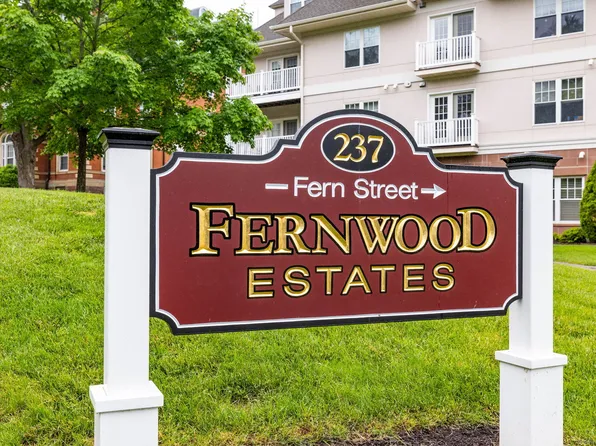 237 Fern Street APT 206W, West Hartford, CT 06119