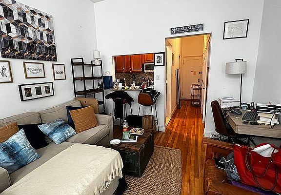 5th image of 321 E 66th St #1F