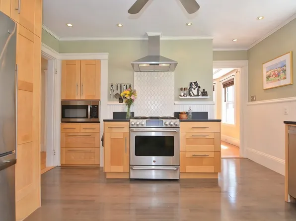 88 Malvern St, Melrose, MA 02176