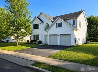 9 Lander St, Somerset, NJ 08873
