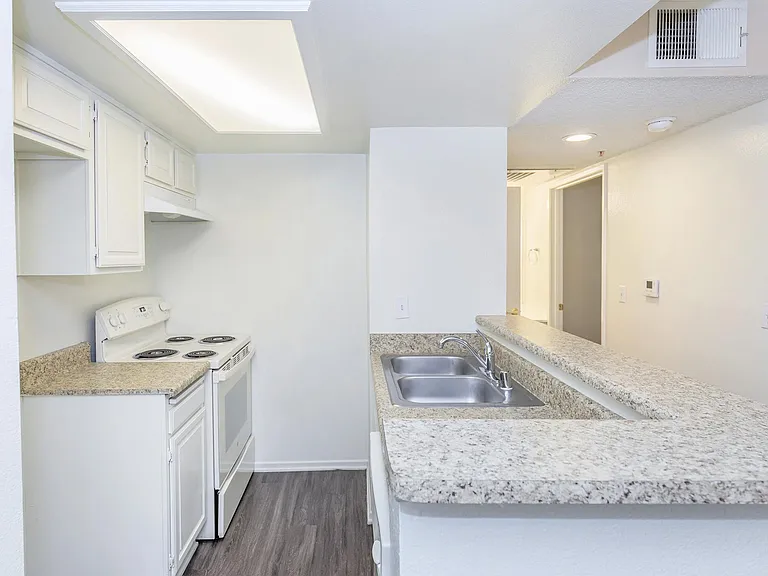 New Horizon Village Senior Apartment Homes — Photo 12