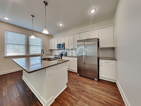 3rd image of 4060 Chivalry Dr