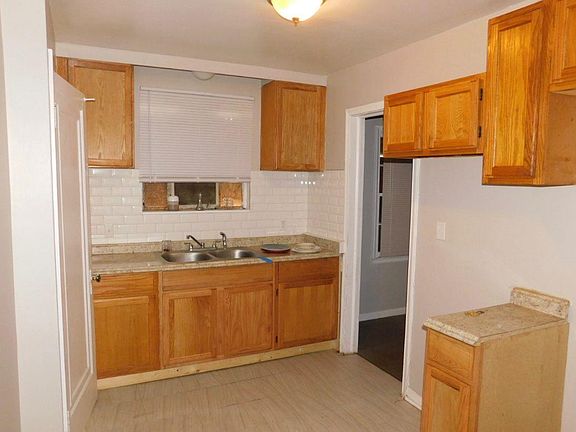 2nd image of 20502 Riopelle St