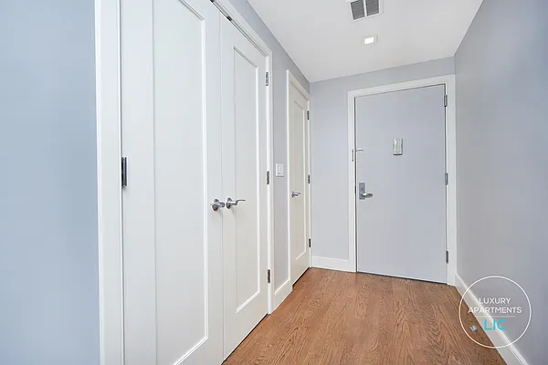 Rented by Luxury Apartments LIC | media 7