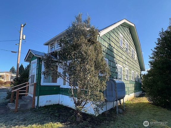 2nd image of 220 N 3rd St