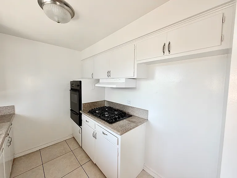 585 W Sierra Madre Blvd — Photo 15