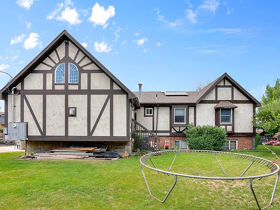 3rd image of 2557 E Newtopia Cir