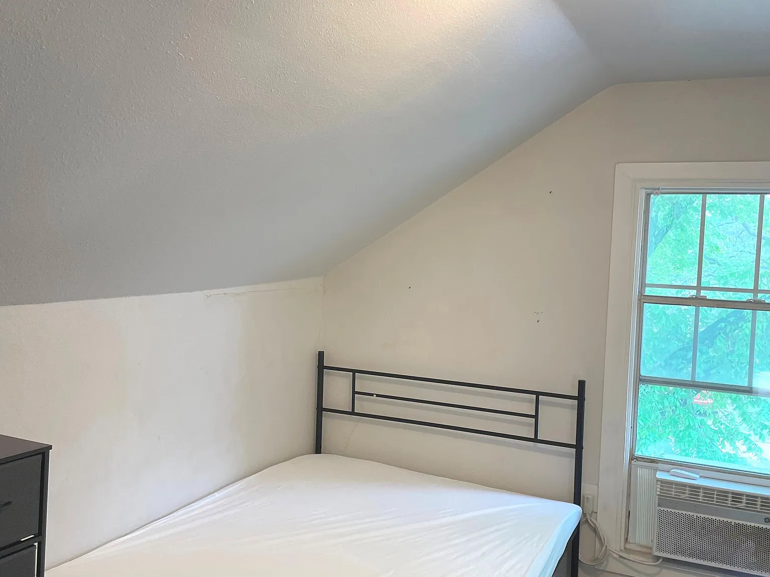 3 bed, 1.0 bath, 997 sqft, $815 — Photo 1