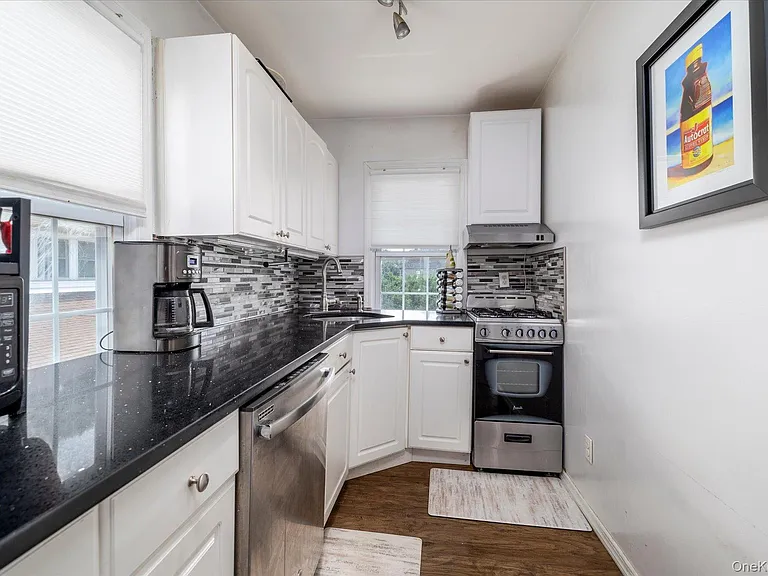 66 Reid Ave — Photo 4