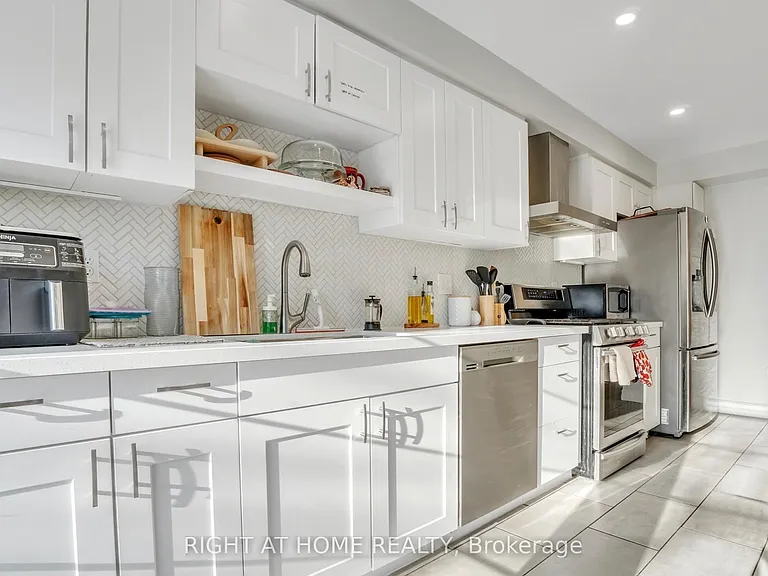 27 Melborne Ct — Photo 10