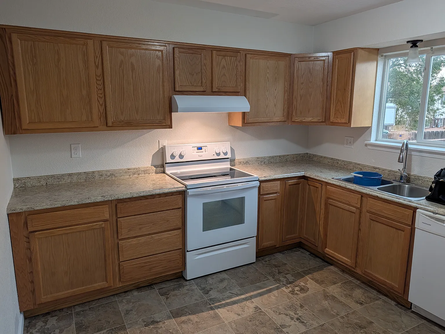 2 bed, 960 sqft, $1,200 — Photo 2
