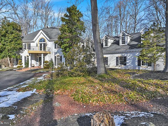 3rd image of 295 Dogwood Dr