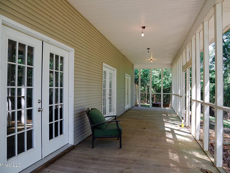 1st image of 378 Lakeside Dr