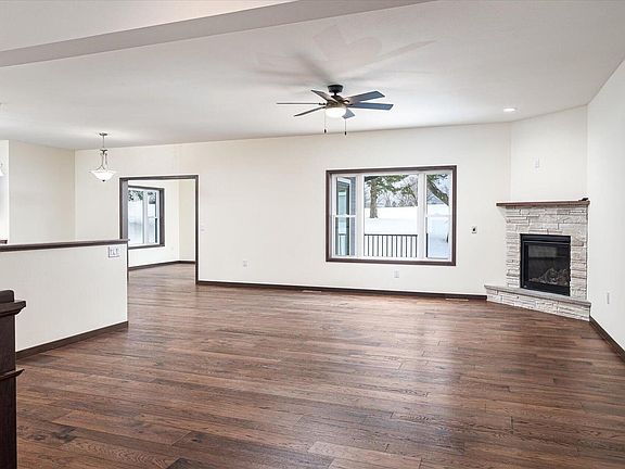 5th image of 1129 16th Fairway DRIVE