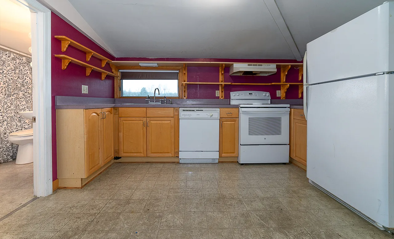 Studio, $900 — Photo 2