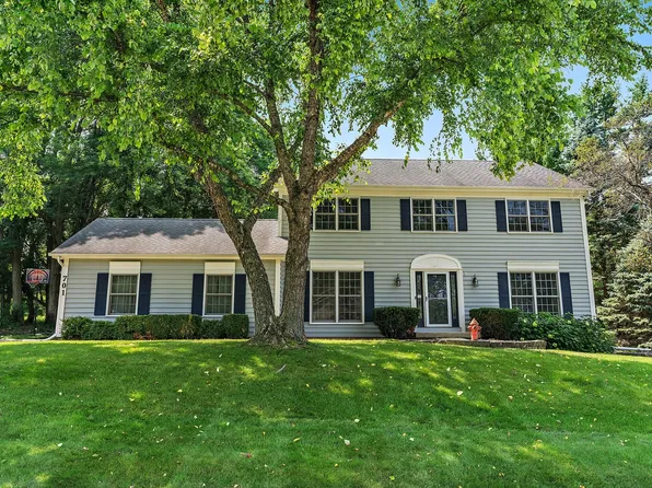 701 Surrey Ln, Dundee, IL 60118