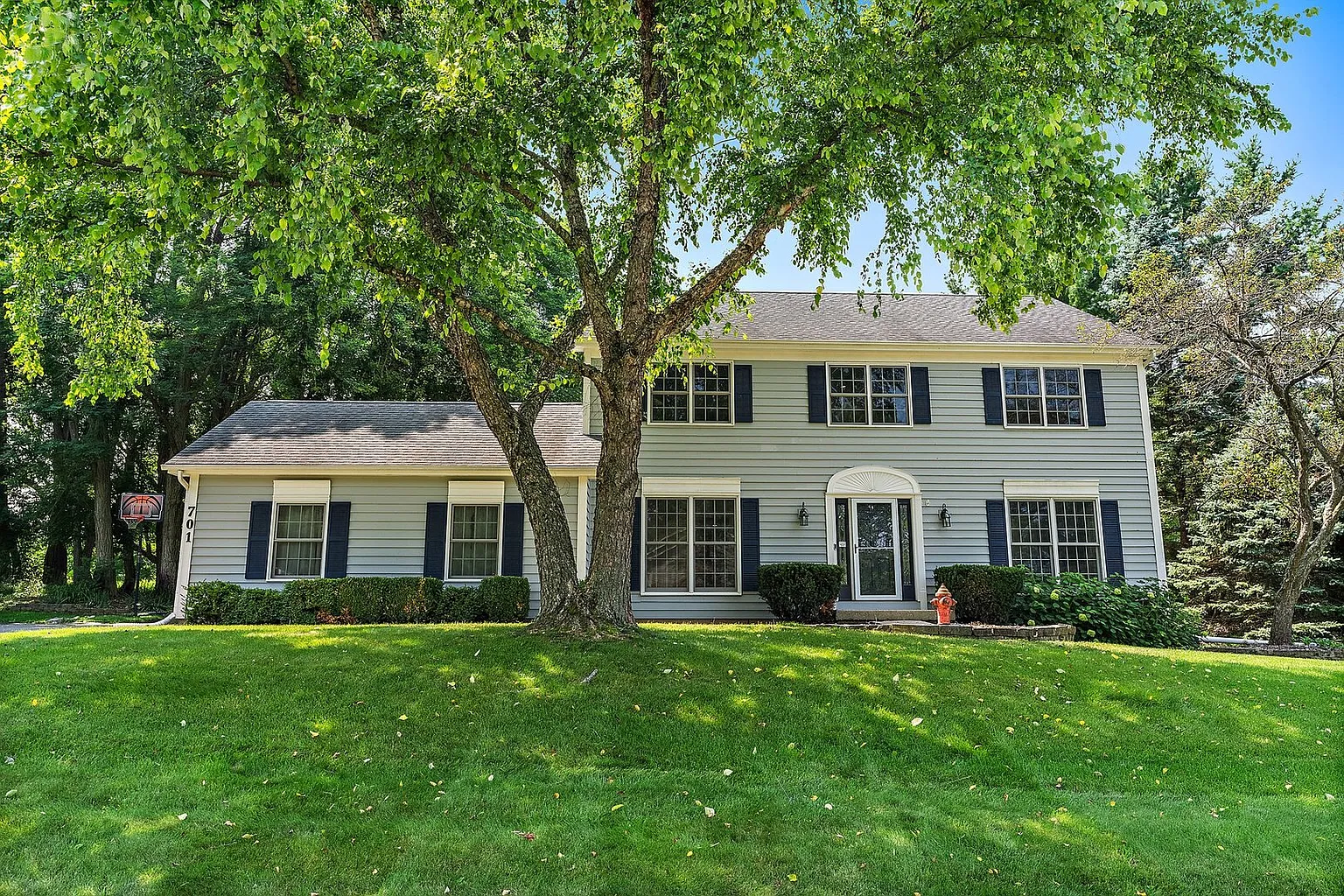 701 Surrey Ln photo 1