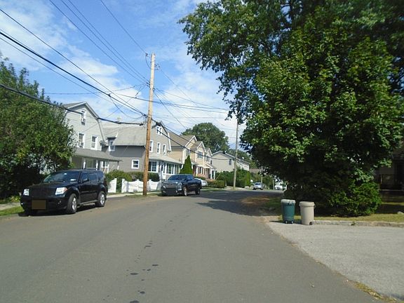 5th image of 27 Rose Ave