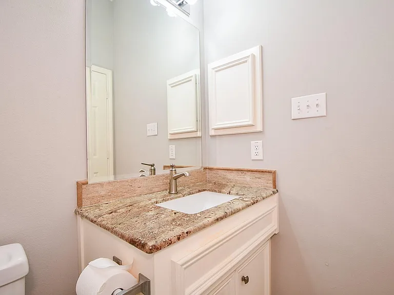 1813 Gillette St — Photo 24