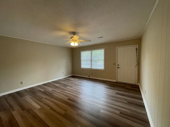Newly Renovated 3 Bedroom Apartment in Clemson!, 207 Charleston Ave #25a6f6e22, Clemson, SC 29631