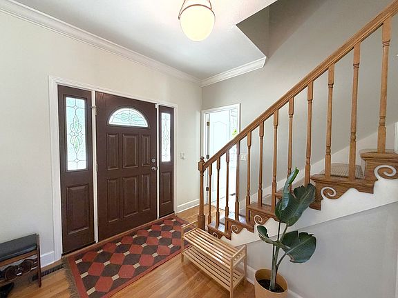 4th image of 808 E Margaret Ln
