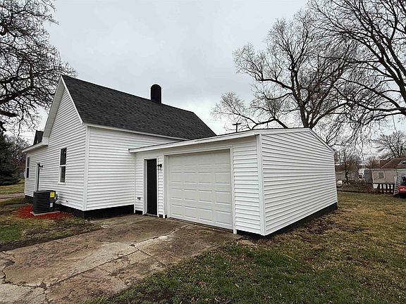 3rd image of 403 E 4th St