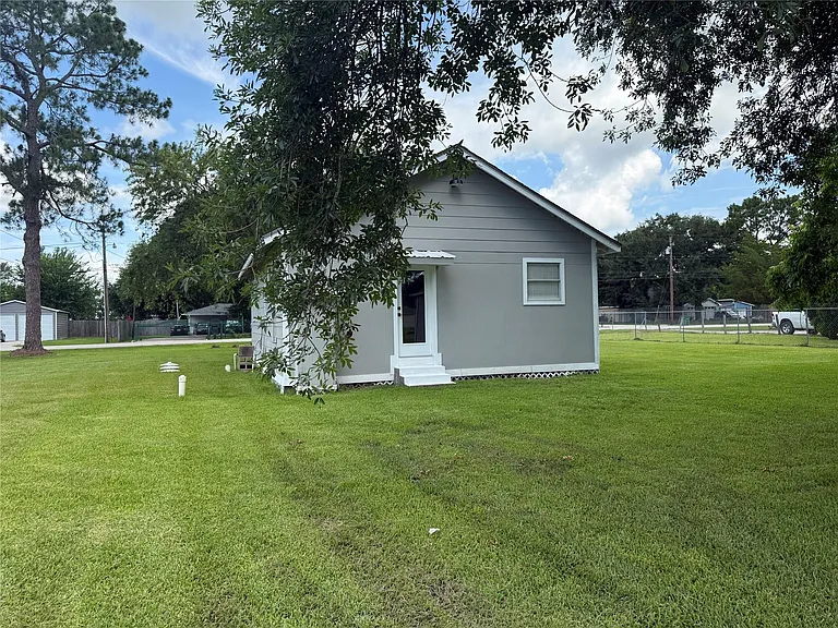 8926 Courtney Dr — Photo 15
