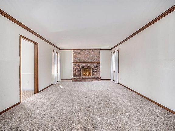 4th image of 514 Meadowcrest Ct