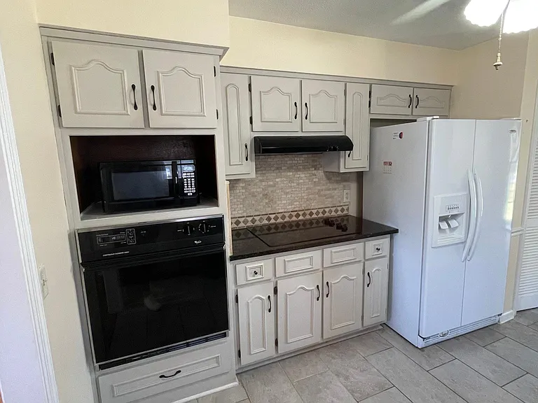 7004 Robins Nest Dr — Photo 8