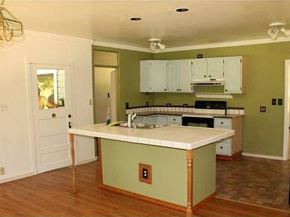 Light and Bright Kitchen