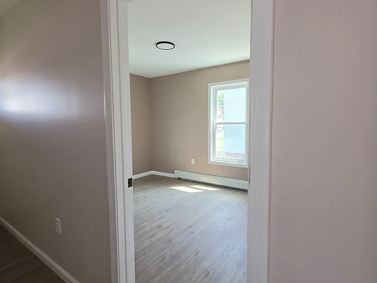 429 Burnside Ave — Photo 14